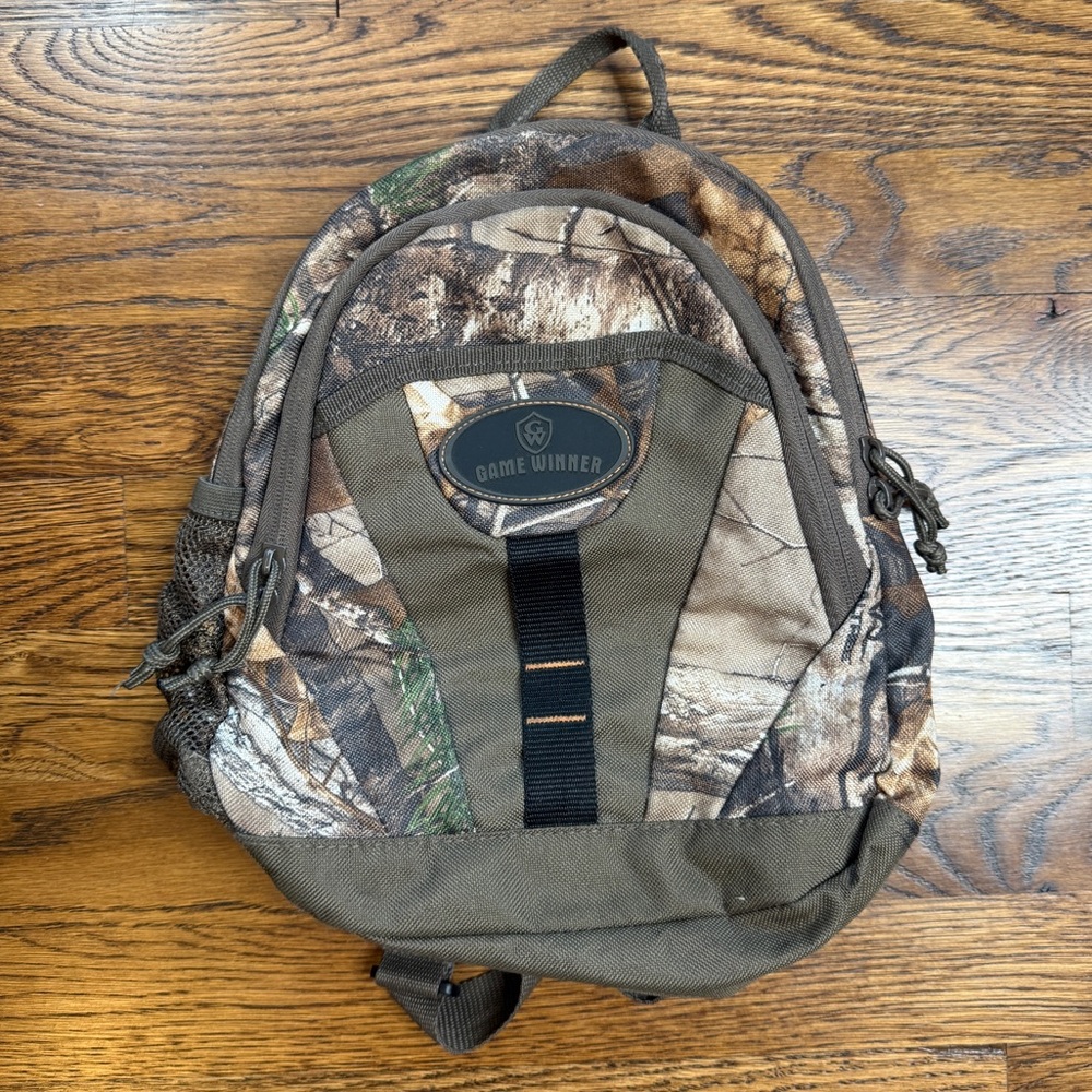 GAME WINNER Men's Camouflage Hunting Adventure Small Backpack